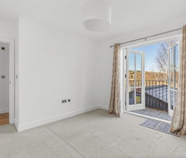 13 Priory Road, High Wycombe - Photo 2