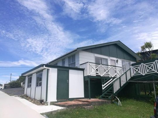 Spacious 4Bed Room House Glen Eden - Photo 1