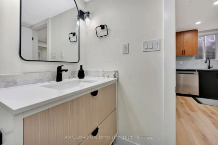 Detached Home For Lease | W9044225 - Photo 2