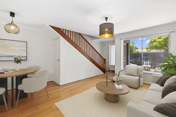 Sophisticated double-storey rental in prime Mentone location - Photo 1