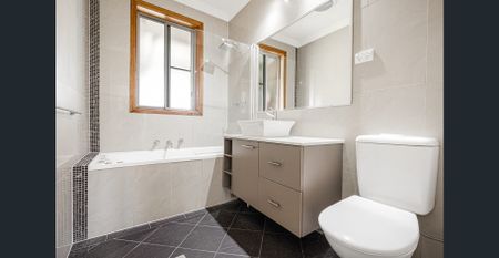 MODERN 3 BEDROOM HOME IN GREYSTANES - Photo 2