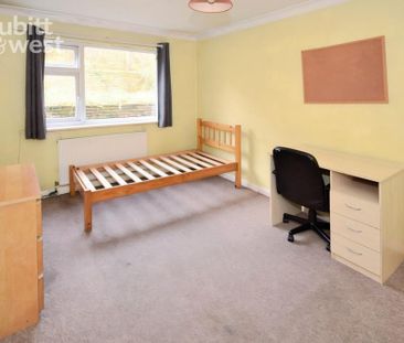 4 bedroom semi-detached house to rent - Photo 4