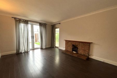 4 bedroom detached house to rent - Photo 2