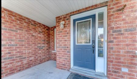 For Lease - 48 Cranborne Crescent, Whitby, Ontario - Photo 2