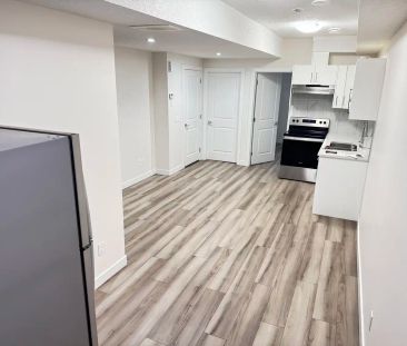 Alwood Point — 1 Bed 1 Bath Lower Unit - Photo 6
