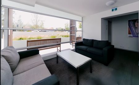 Medium 1 Bedroom with balcony style 3 - Photo 2