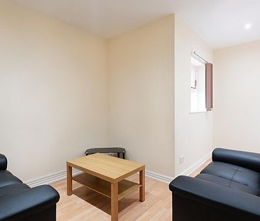 Stylish 6-bedroom property - Photo 3