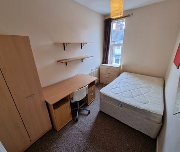 6 Bed Student Accommodation - Photo 4