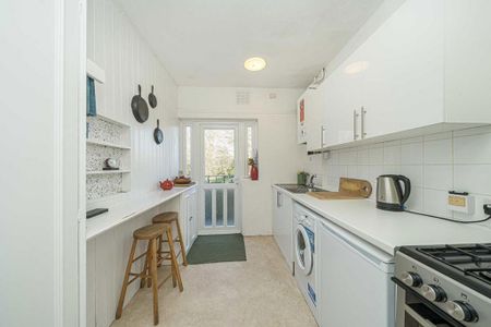 2 bedroom flat to rent - Photo 4