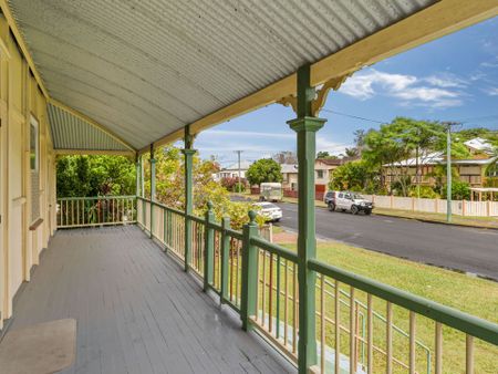 3 Bedroom Queenslander - Great Location - Photo 4