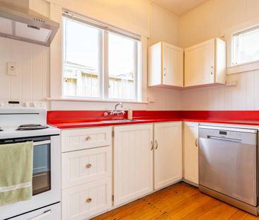 Large Family Home - Photo 3