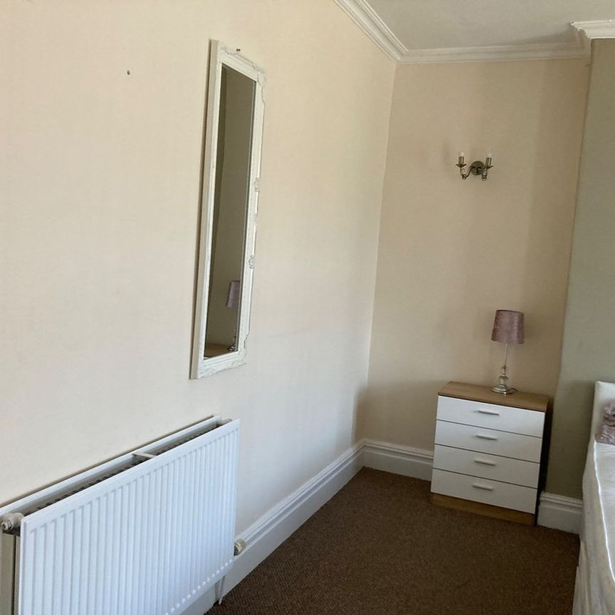 Room in a Shared House, Chester Road, M32 - Photo 1