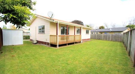 Look inside and be surprised! - Photo 4