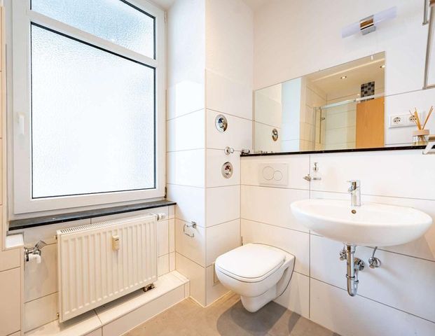 - Wohntraum in zwei Zimmern – mit Balkon, stilvoller Küche & sonnigem Duschbad ☃️ - Foto 1