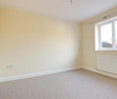 3 BEDROOM House - Semi-Detached - Photo 6