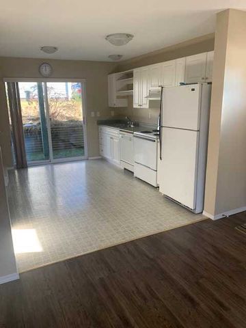 Walking Distance to Merecroft Village/Strathcona Gardens (Campbell River) - Photo 2