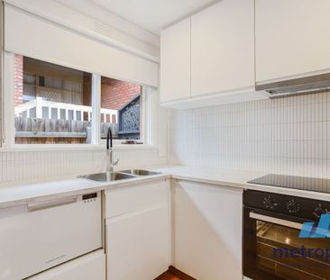 4/11 St Kinnord Street, ABERFELDIE, VIC - Photo 4