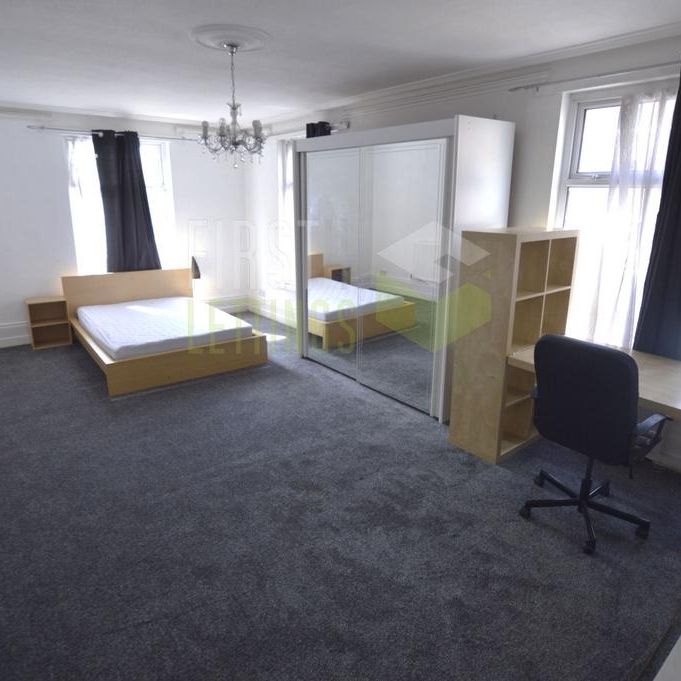 4 bedroom flat to rent - Photo 1