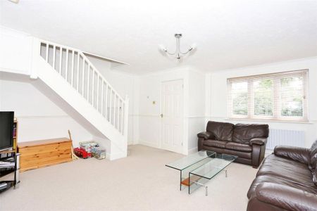 3 bedroom semi-detached house to rent - Photo 2