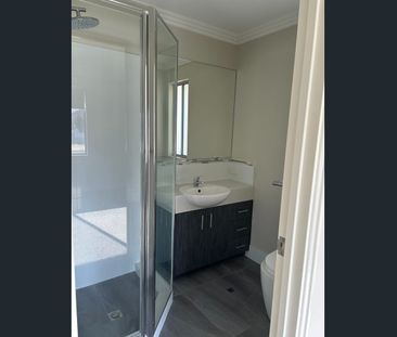 MODERN & LOW MAINTENANCE LIVING - Photo 4