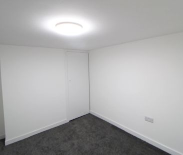 To Rent Queens Road, Chatham, Chatham, ME5 £1,200 pcm - Photo 4