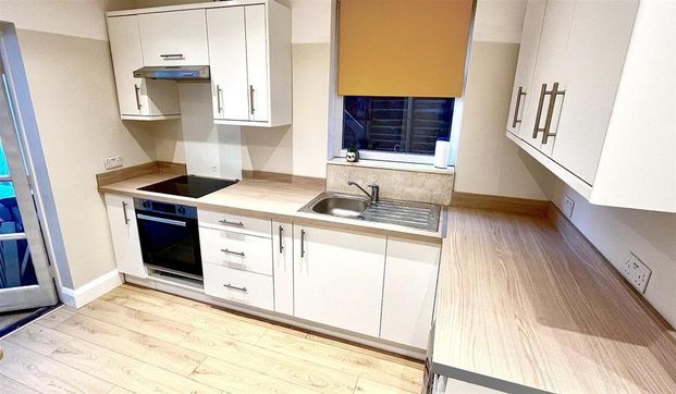 1 bedroom in a house share to rent - Photo 1