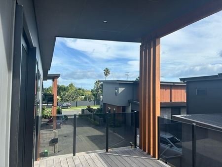 Luxury Home Beachside and Views - Papamoa - Photo 2