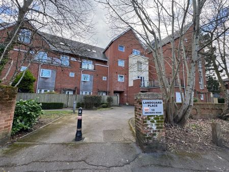 1 Bedroom Flat / Apartment - Archers Road, Southampton - Photo 3