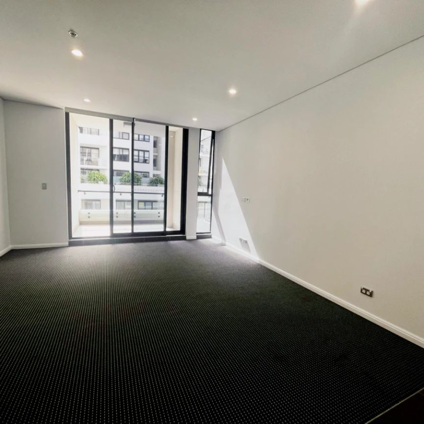 1 bed 1 bath*305 - Photo 1