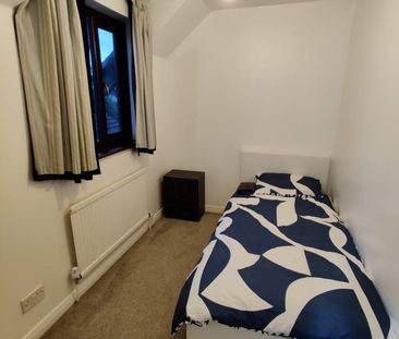 2 Bed End Terrace, St. Michaels Close, E16 - Photo 4