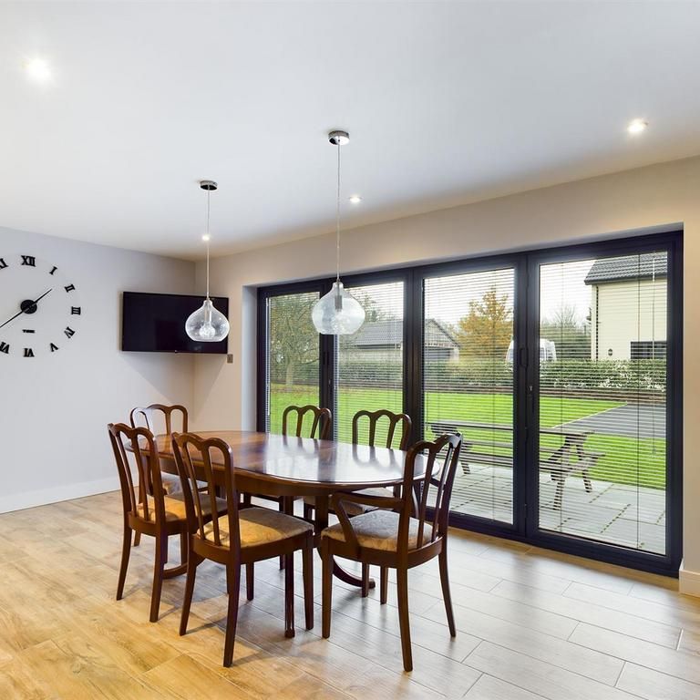 2 bedroom bungalow to rent - Photo 1