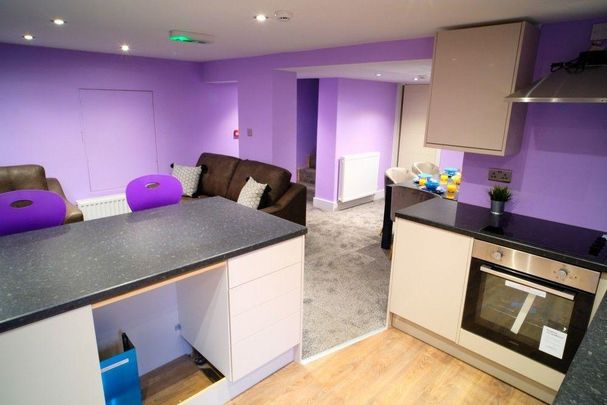 1 bedroom in a house share to rent - Photo 1