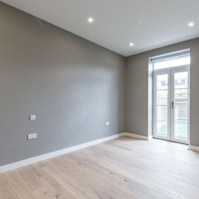 3 bedroom ground floor flat to rent - Photo 1