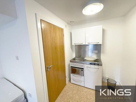 Studio to rent - Photo 2