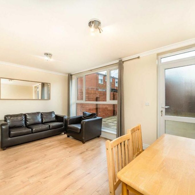 3 bedroom terraced house to rent - Photo 1