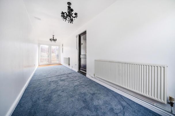 3 bedroom semi-detached house to rent - Photo 1