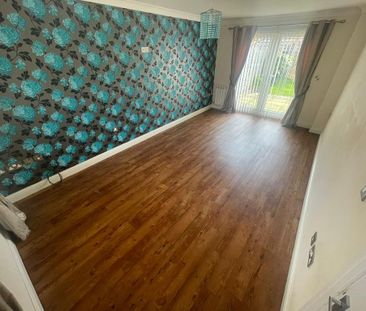 3 bedroom detached house to rent - Photo 3