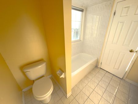 For Lease - 395 Flagstone Way, Newmarket, Ontario - Photo 5