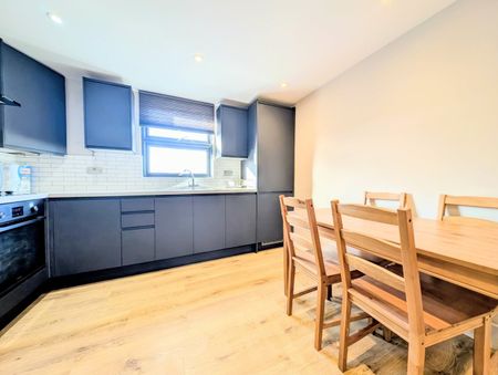 2 Bed Flat, Durnsford Road, SW19 - Photo 5