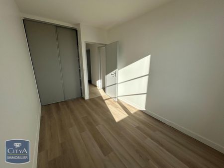 Location Appartement 4 pièces 87m² VILLEFRANCHE SUR SAONE 69400 - Photo 2