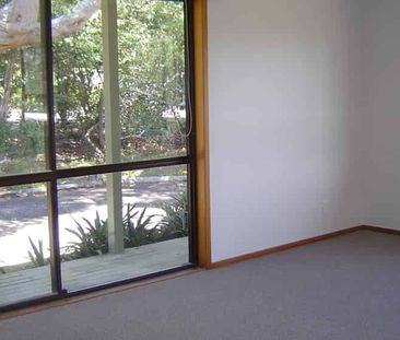 Town house on Acacia - Photo 5