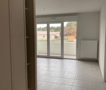 Location Appartement 2 pièces 42m² - Photo 2