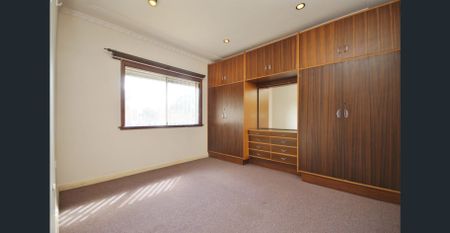 3 BEDROOM CHARMING FAMILY HOME - Photo 5