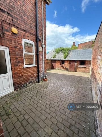2 bedroom end of terrace house to rent - Photo 3