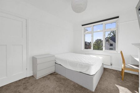 4 bedroom semi-detached house to rent - Photo 5