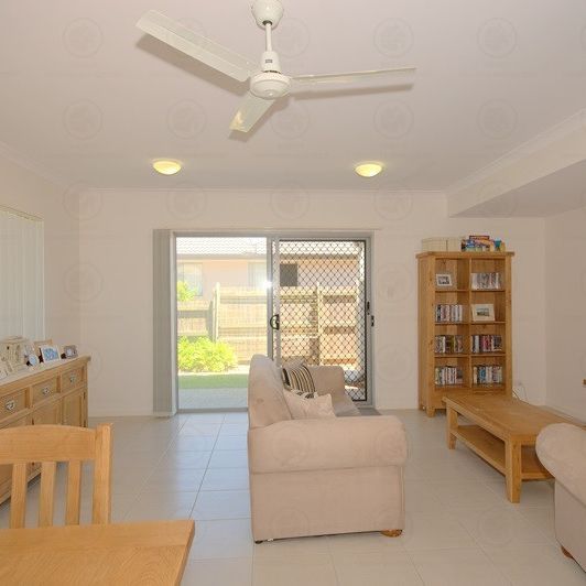 Koalas at back door - Short walk to Mango Hill Railway Station - Photo 1