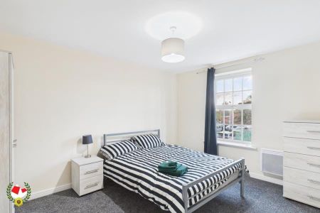 Alexandra House, Pillowell Drive - Photo 3