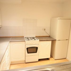 1 bedroom ground floor flat to rent - Photo 2