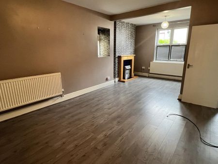 3 bedroom end of terrace house to rent - Photo 2