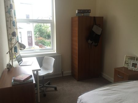 3 Bedroom Terraced To Rent in Lenton - Photo 5